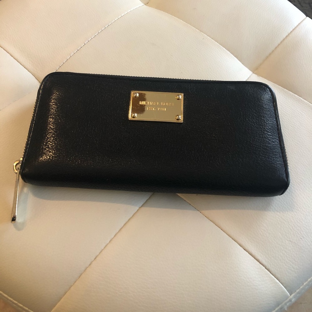 Michael Kors Zipper Wallet